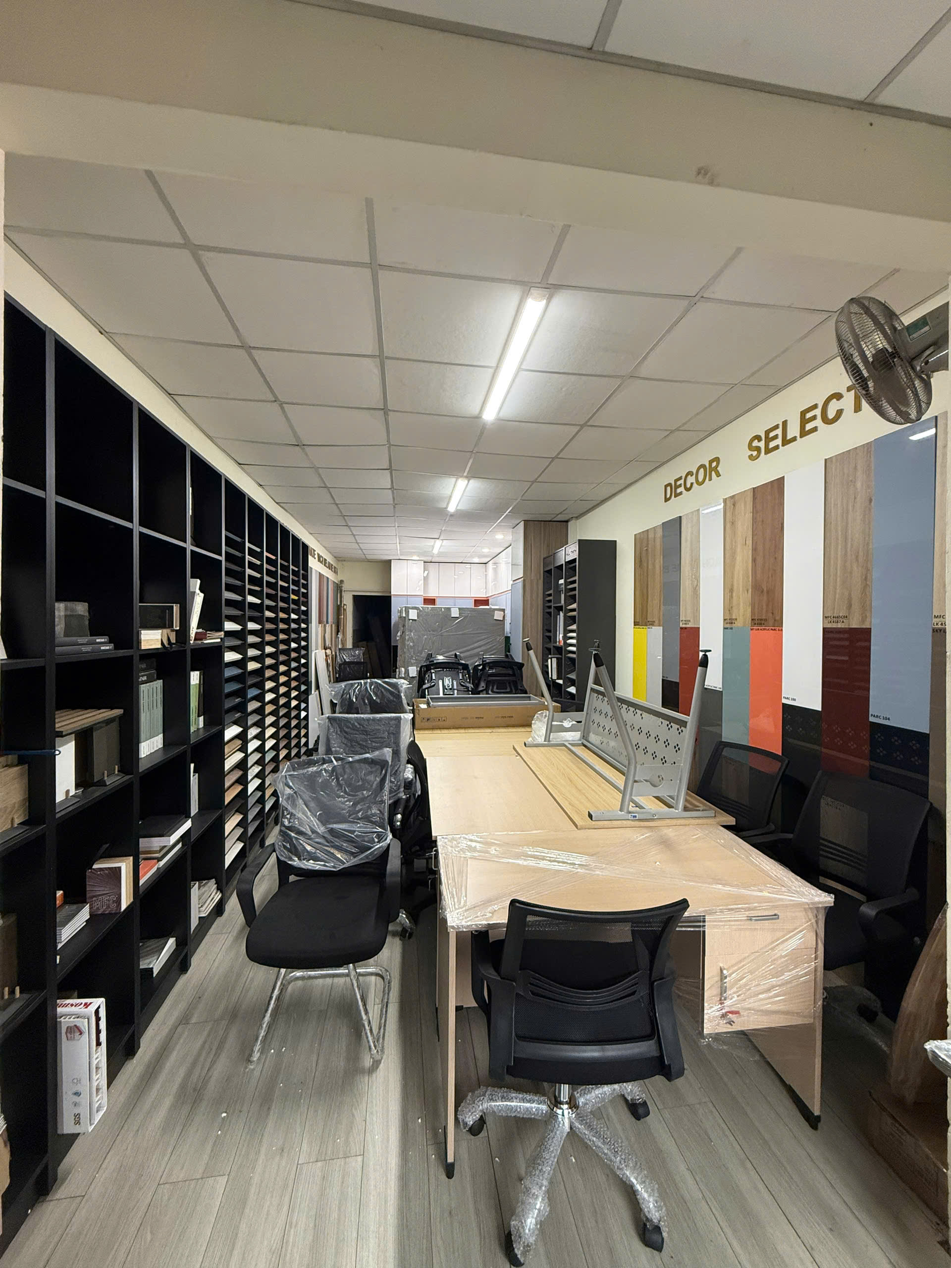 Showroom nội thất văn phòng tại Tiền Giang
