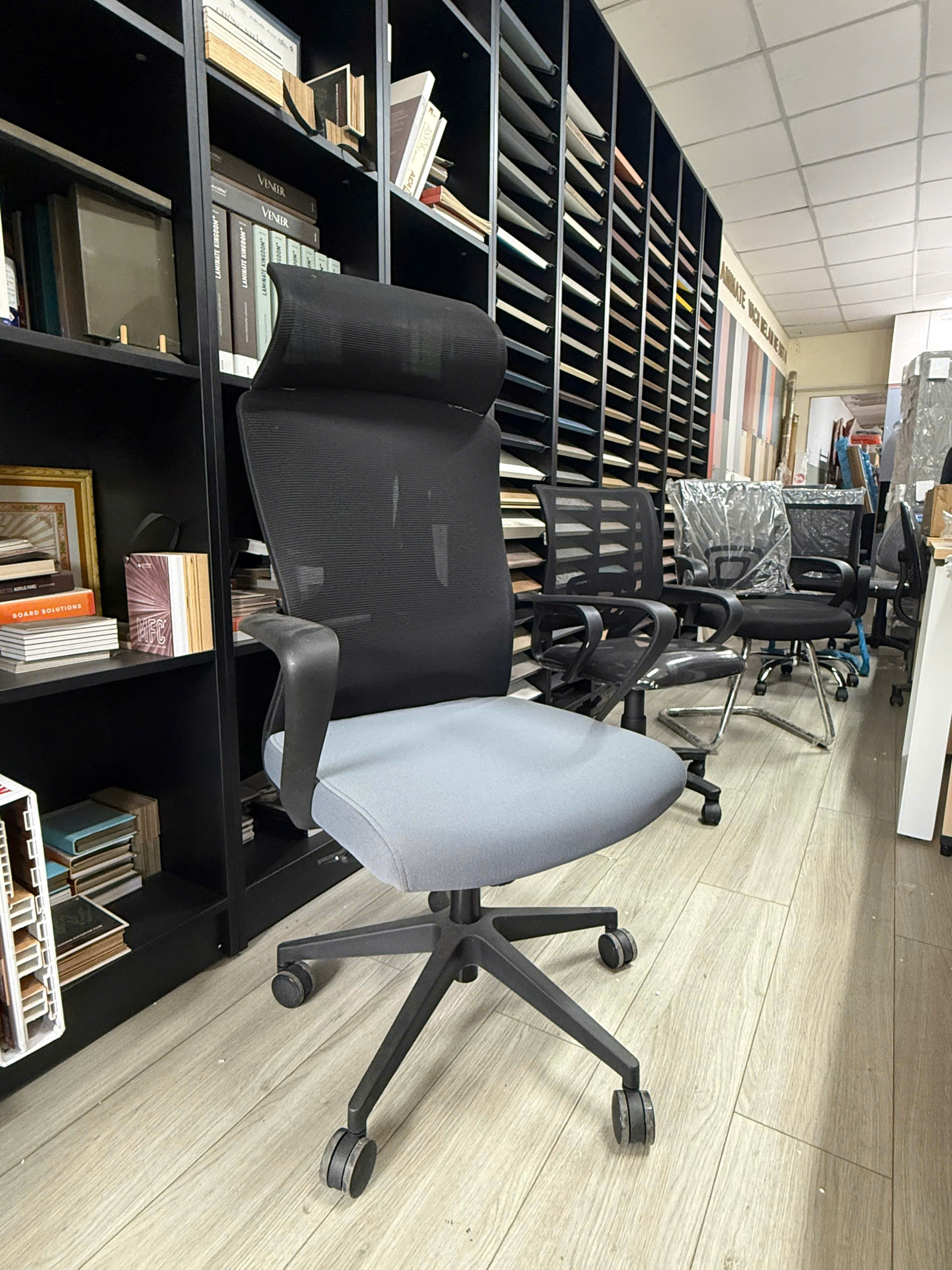 Showroom ghế văn phòng hiện đại tại Mỹ Tho Tiền Giang