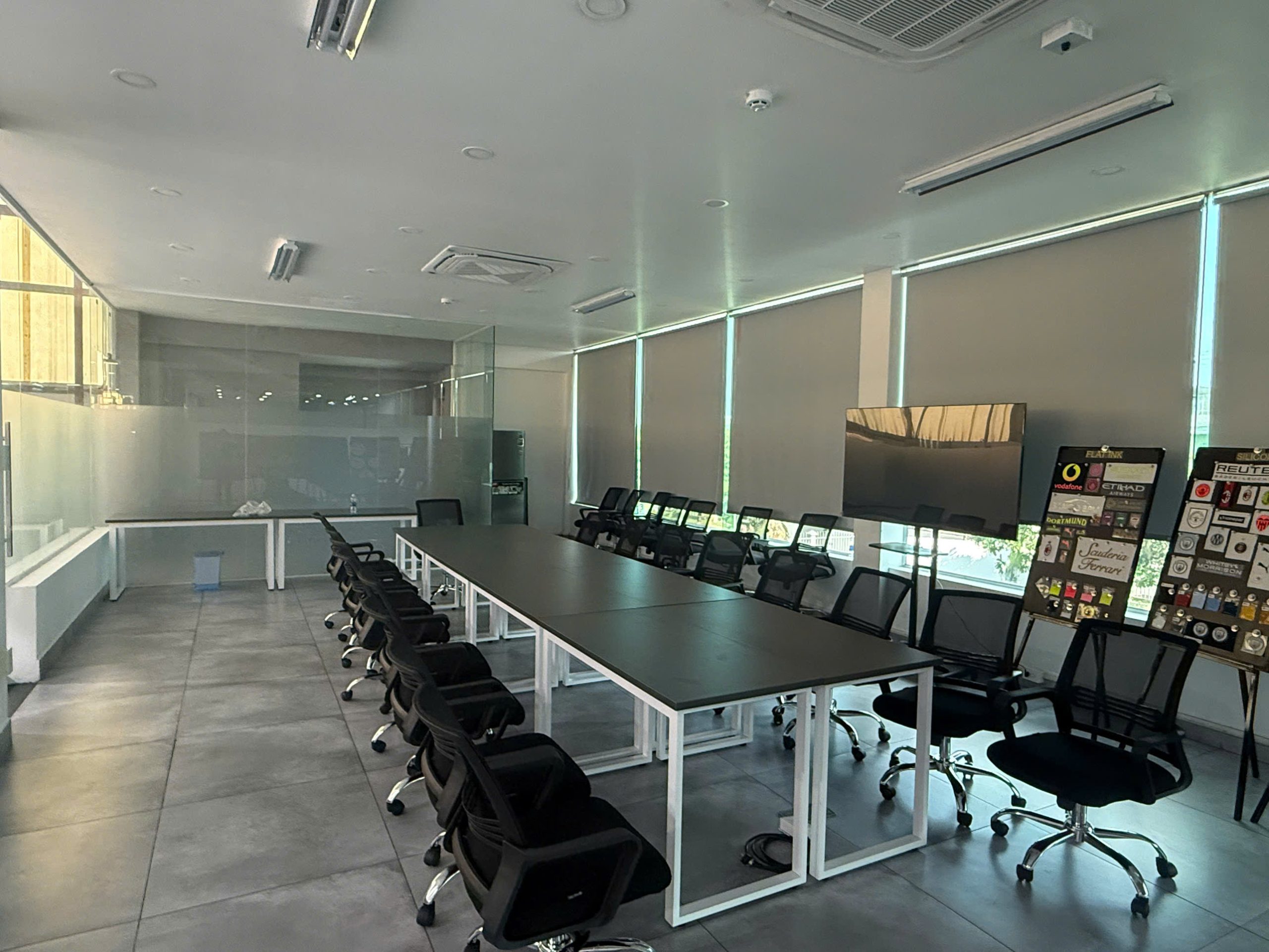 Ghế văn phòng hiện đại tại showroom Mỹ Tho Tiền Giang